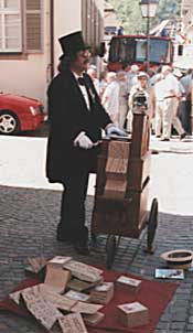 Organ with folding book